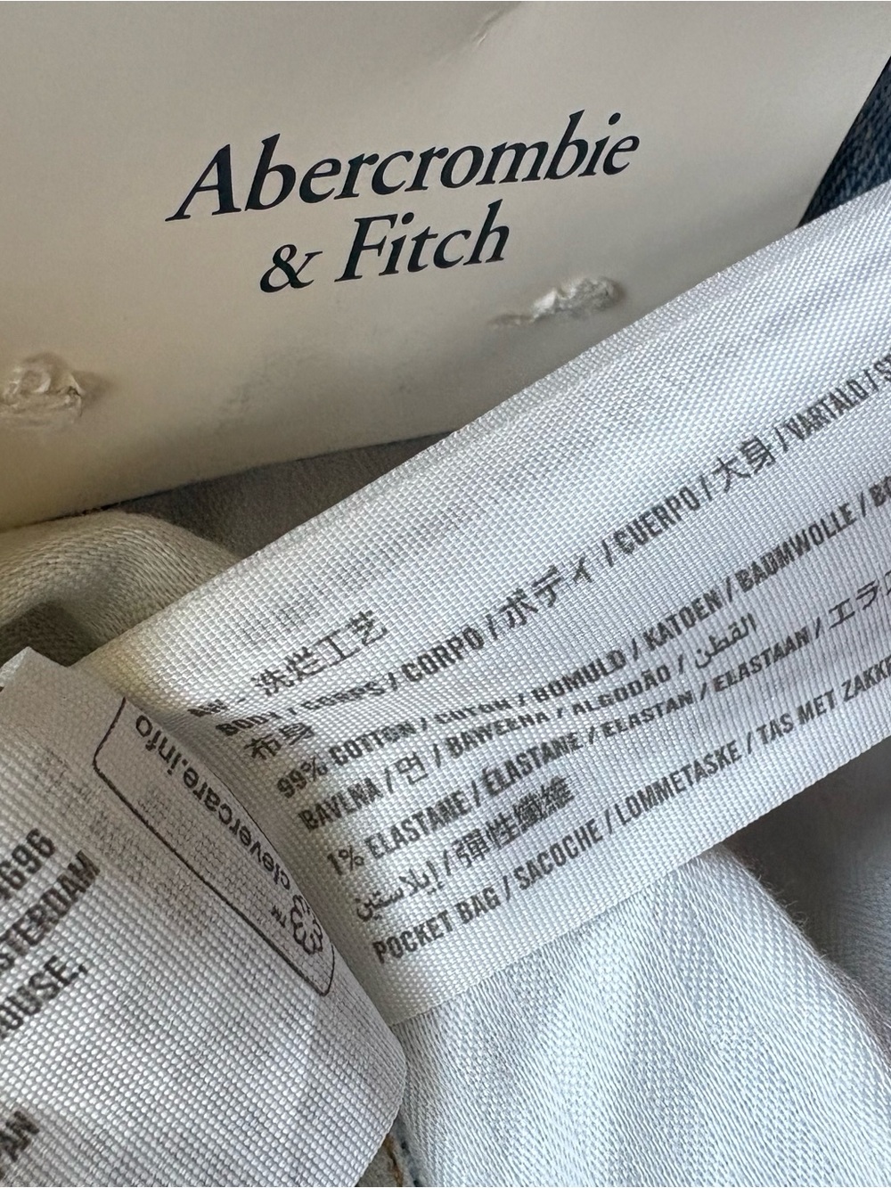 Abercrombie & Fitch The 90s Relaxed Jeans High Rise Light Wash 33 Long NWT - Picture 4 of 8